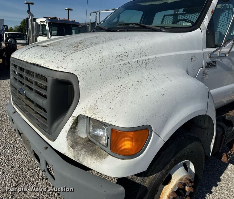 image for item DV4018 2000 Ford F750 Super Duty XL digger derrick truck