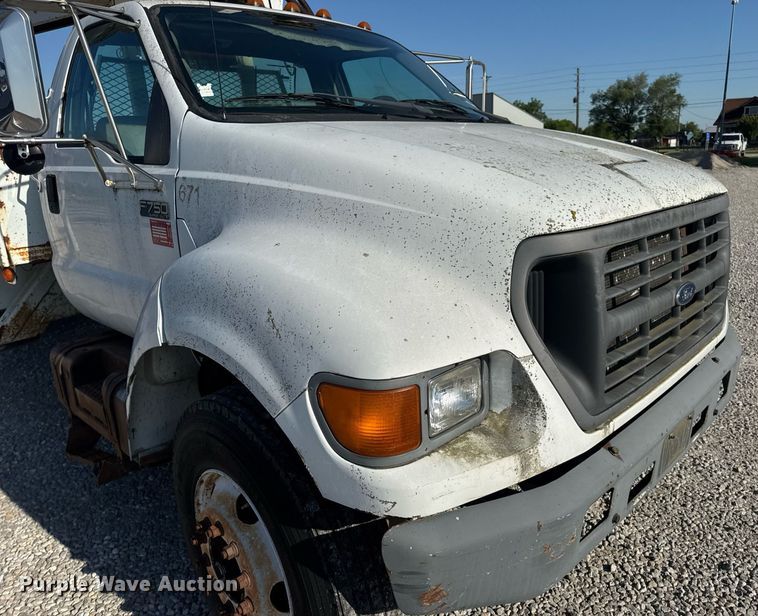 image for item DV4018 2000 Ford F750 Super Duty XL digger derrick truck