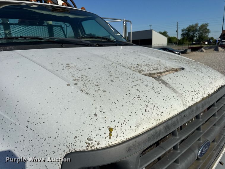 image for item DV4018 2000 Ford F750 Super Duty XL digger derrick truck