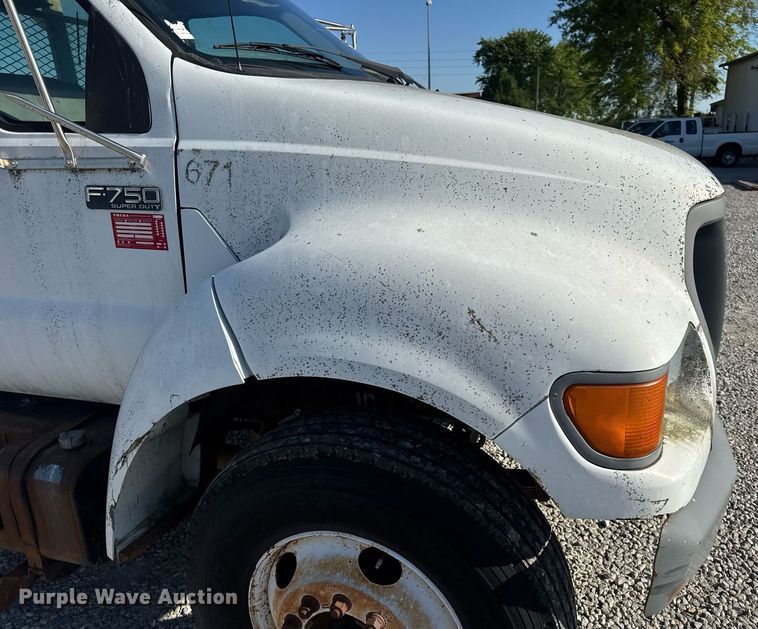 image for item DV4018 2000 Ford F750 Super Duty XL digger derrick truck