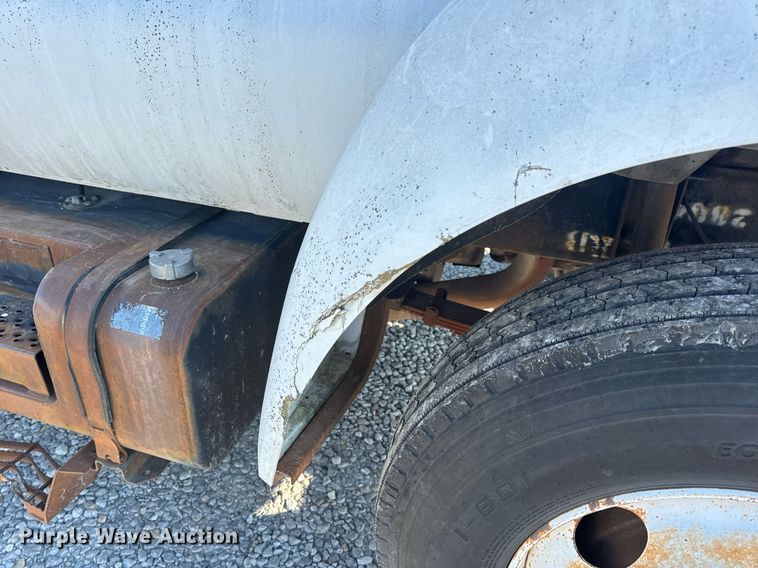 image for item DV4018 2000 Ford F750 Super Duty XL digger derrick truck