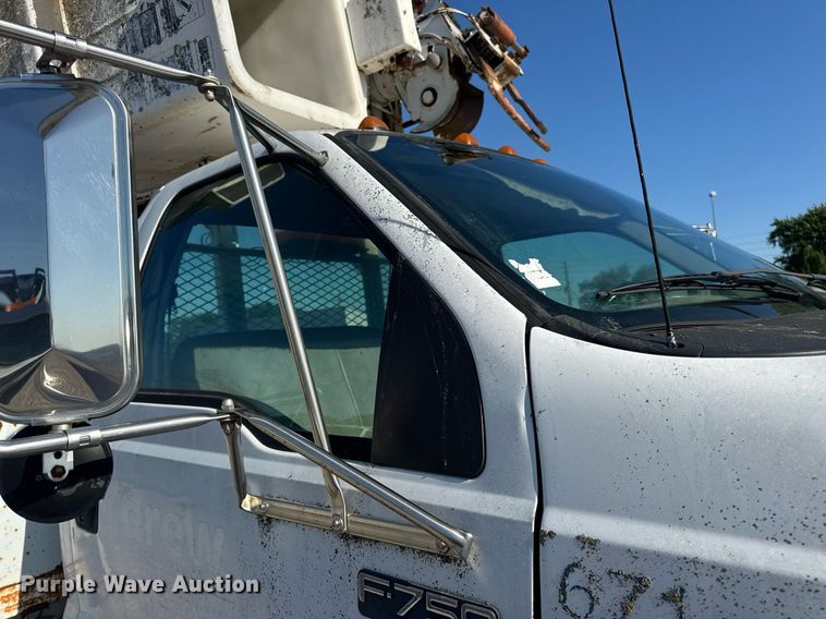 image for item DV4018 2000 Ford F750 Super Duty XL digger derrick truck