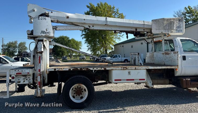 image for item DV4018 2000 Ford F750 Super Duty XL digger derrick truck