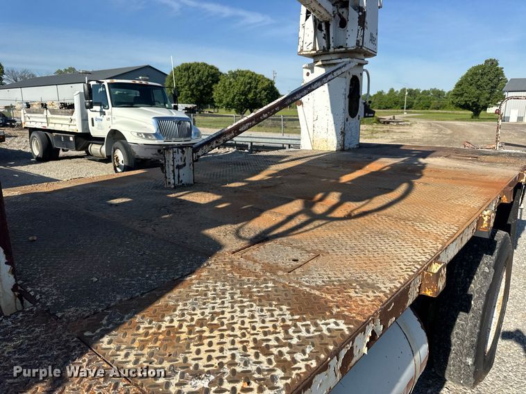image for item DV4018 2000 Ford F750 Super Duty XL digger derrick truck