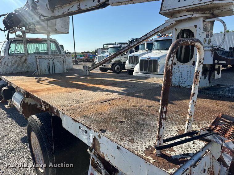 image for item DV4018 2000 Ford F750 Super Duty XL digger derrick truck