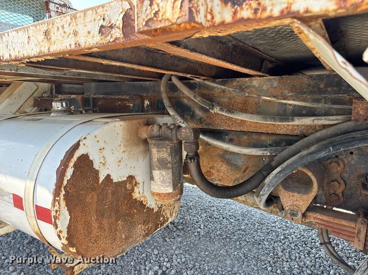 image for item DV4018 2000 Ford F750 Super Duty XL digger derrick truck