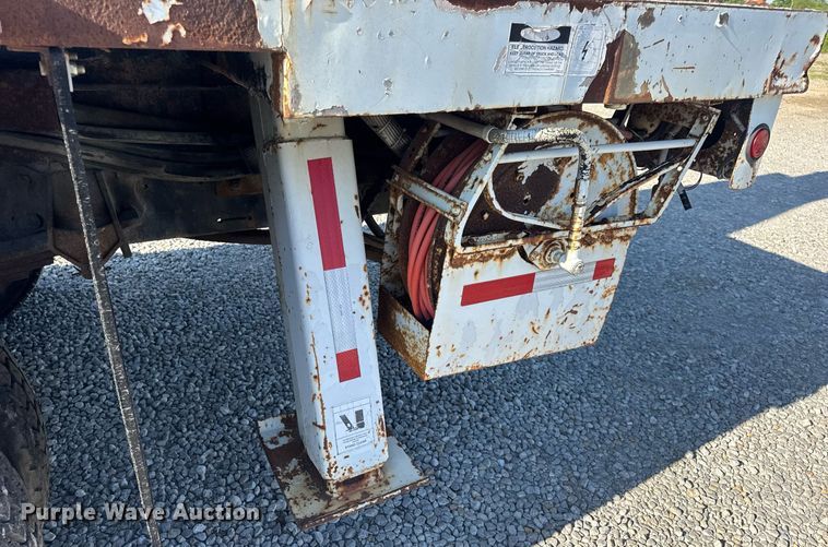 image for item DV4018 2000 Ford F750 Super Duty XL digger derrick truck