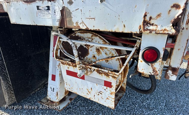 image for item DV4018 2000 Ford F750 Super Duty XL digger derrick truck