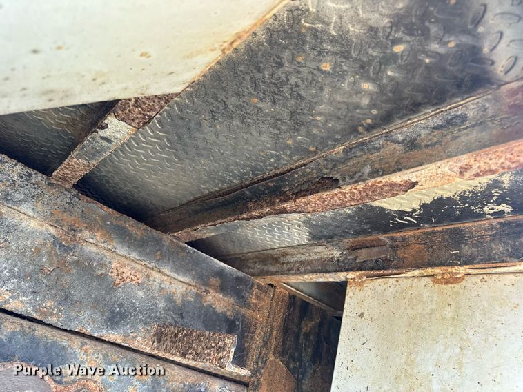 image for item DV4018 2000 Ford F750 Super Duty XL digger derrick truck