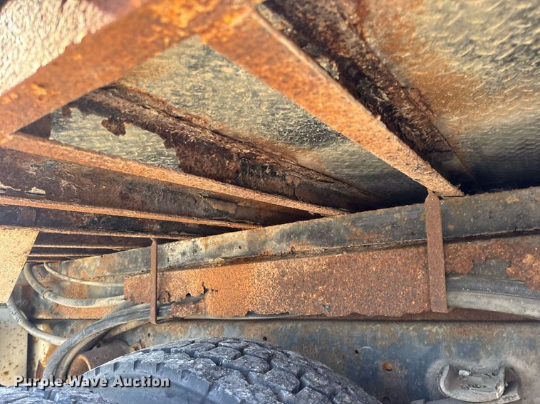 image for item DV4018 2000 Ford F750 Super Duty XL digger derrick truck