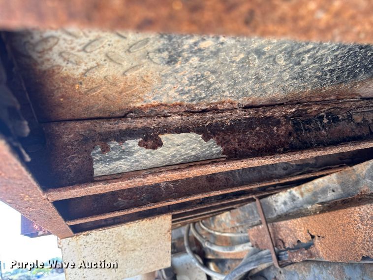 image for item DV4018 2000 Ford F750 Super Duty XL digger derrick truck