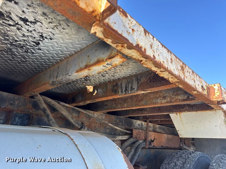 image for item DV4018 2000 Ford F750 Super Duty XL digger derrick truck