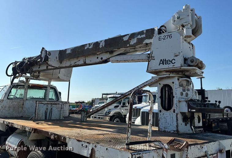 image for item DV4018 2000 Ford F750 Super Duty XL digger derrick truck