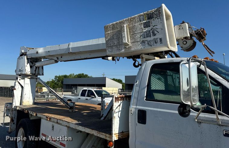 image for item DV4018 2000 Ford F750 Super Duty XL digger derrick truck