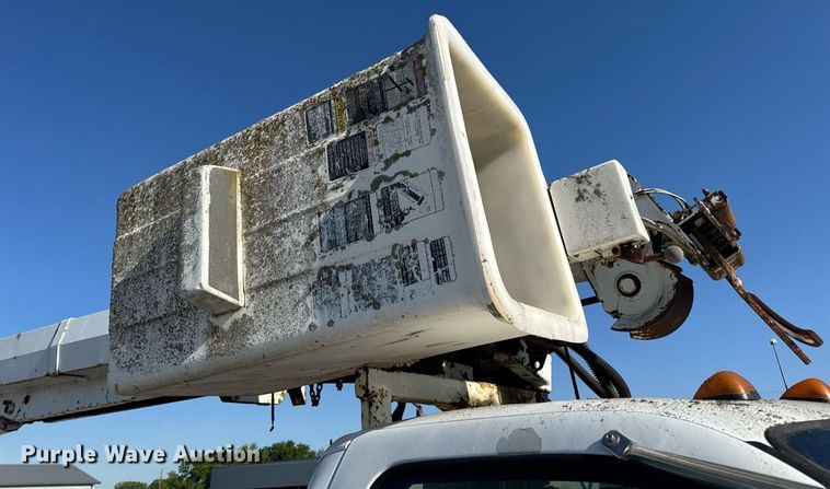 image for item DV4018 2000 Ford F750 Super Duty XL digger derrick truck