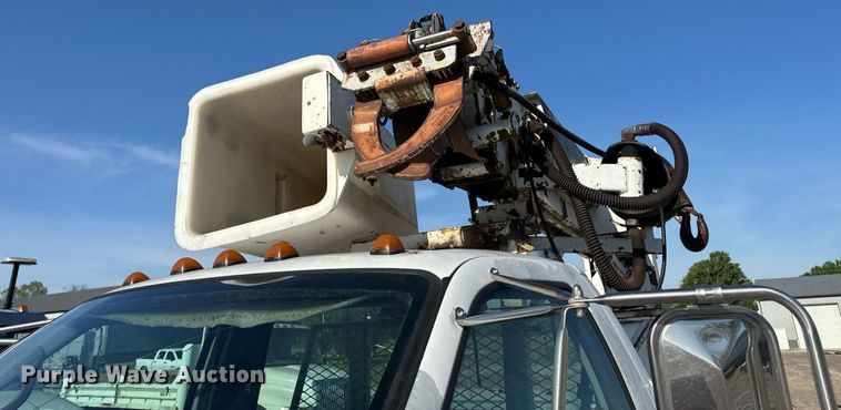 image for item DV4018 2000 Ford F750 Super Duty XL digger derrick truck