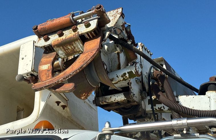 image for item DV4018 2000 Ford F750 Super Duty XL digger derrick truck