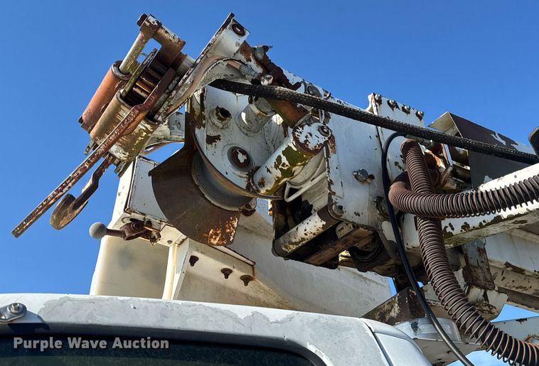 image for item DV4018 2000 Ford F750 Super Duty XL digger derrick truck