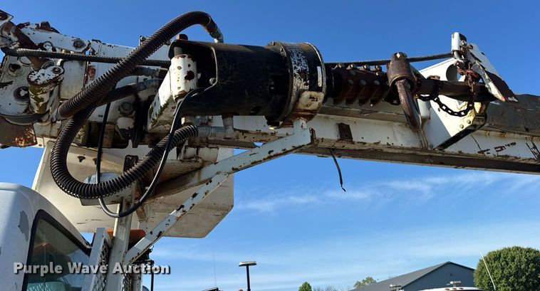 image for item DV4018 2000 Ford F750 Super Duty XL digger derrick truck