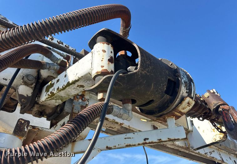 image for item DV4018 2000 Ford F750 Super Duty XL digger derrick truck