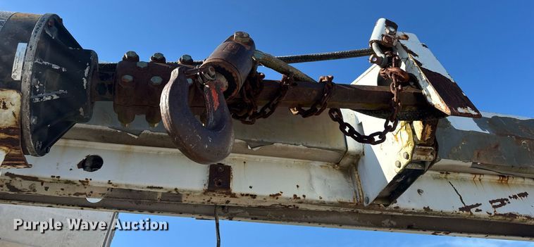 image for item DV4018 2000 Ford F750 Super Duty XL digger derrick truck