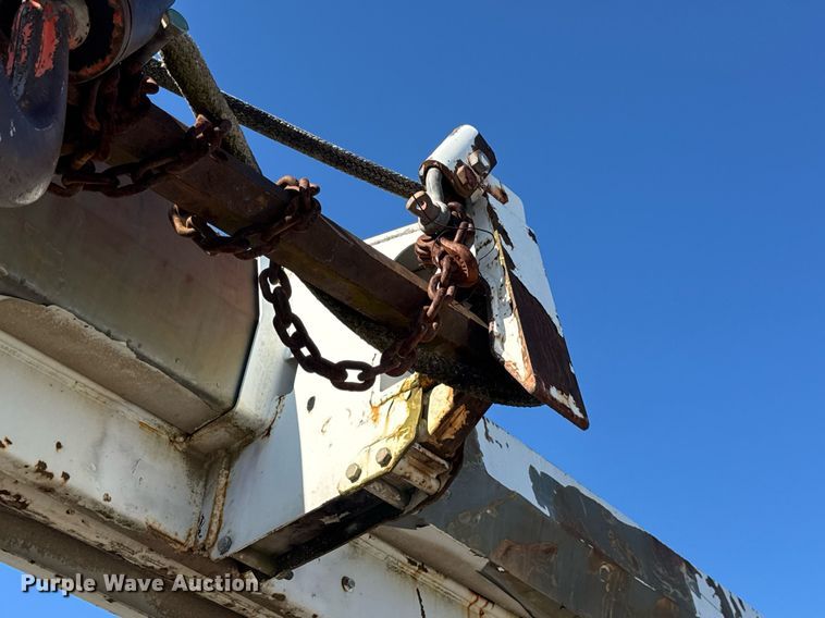 image for item DV4018 2000 Ford F750 Super Duty XL digger derrick truck