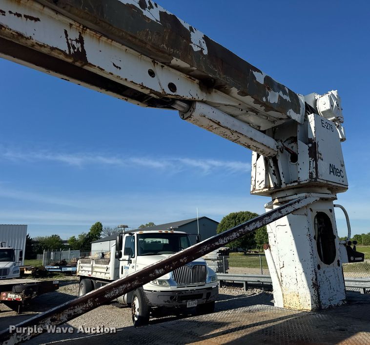 image for item DV4018 2000 Ford F750 Super Duty XL digger derrick truck