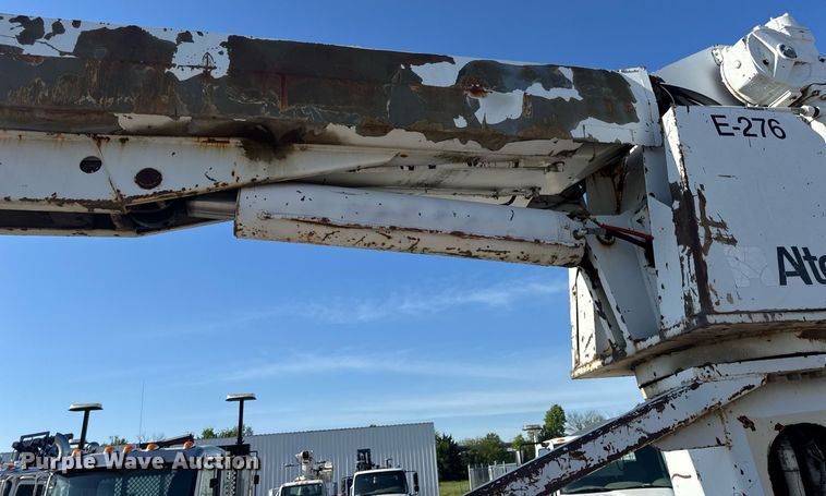 image for item DV4018 2000 Ford F750 Super Duty XL digger derrick truck