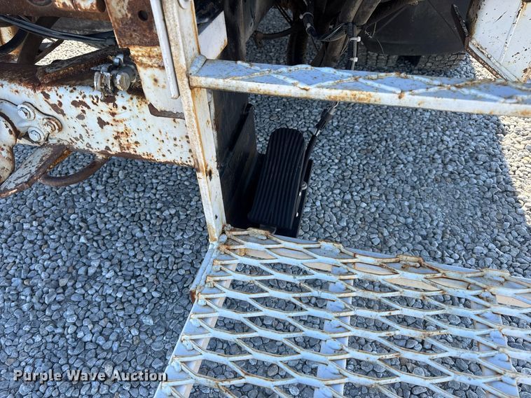 image for item DV4018 2000 Ford F750 Super Duty XL digger derrick truck