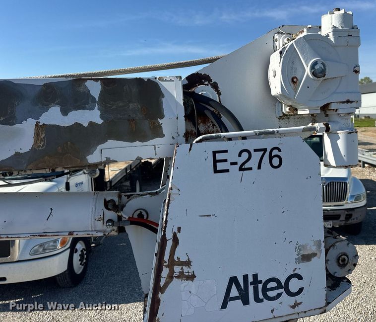 image for item DV4018 2000 Ford F750 Super Duty XL digger derrick truck