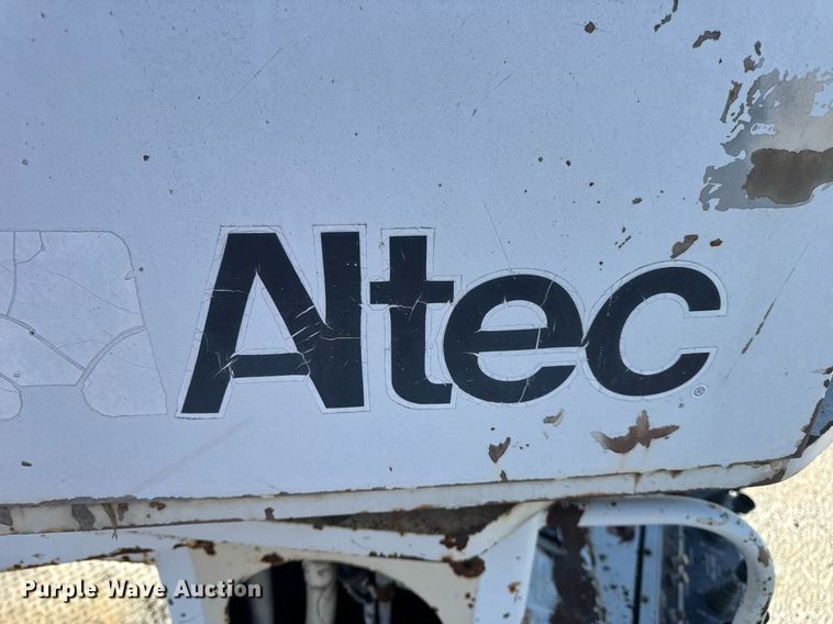 image for item DV4018 2000 Ford F750 Super Duty XL digger derrick truck