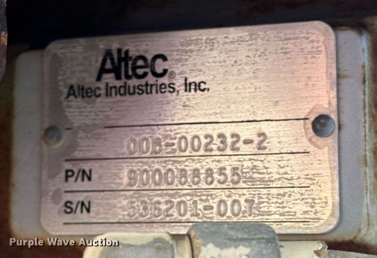 image for item DV4018 2000 Ford F750 Super Duty XL digger derrick truck