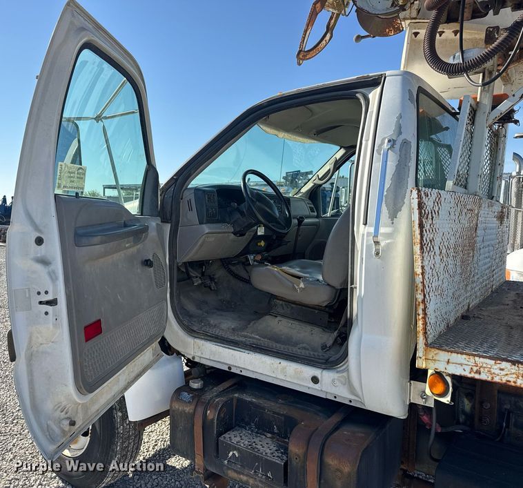 image for item DV4018 2000 Ford F750 Super Duty XL digger derrick truck