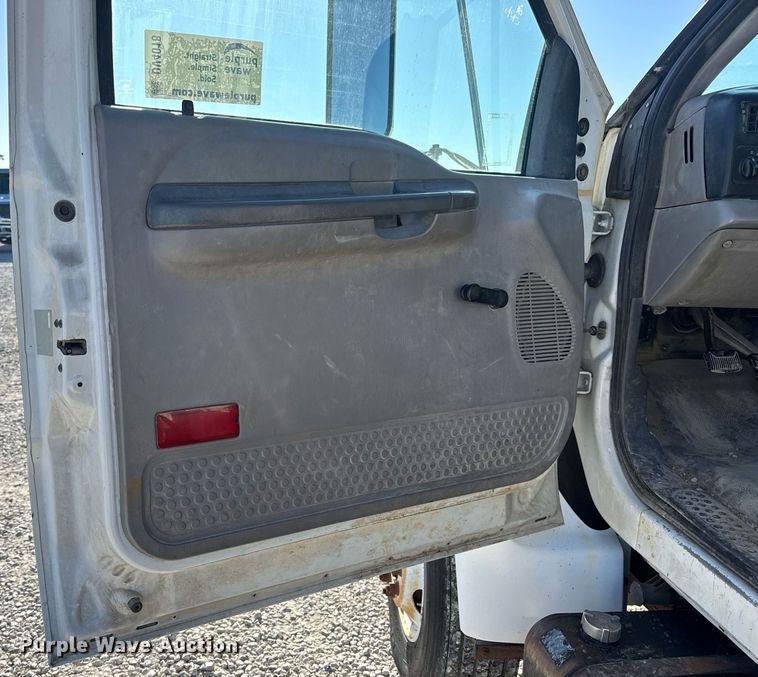 image for item DV4018 2000 Ford F750 Super Duty XL digger derrick truck