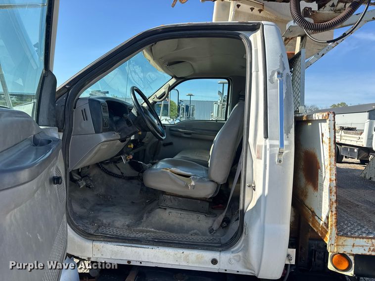 image for item DV4018 2000 Ford F750 Super Duty XL digger derrick truck