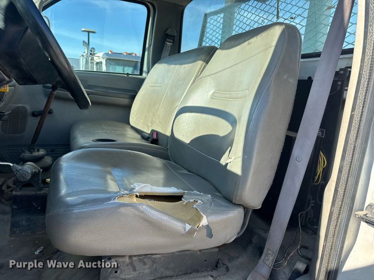 image for item DV4018 2000 Ford F750 Super Duty XL digger derrick truck