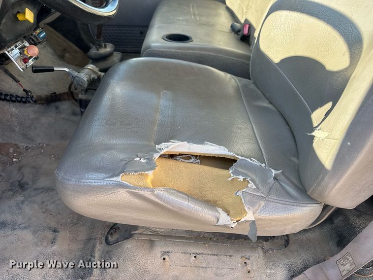 image for item DV4018 2000 Ford F750 Super Duty XL digger derrick truck