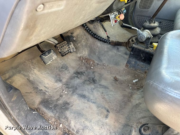 image for item DV4018 2000 Ford F750 Super Duty XL digger derrick truck