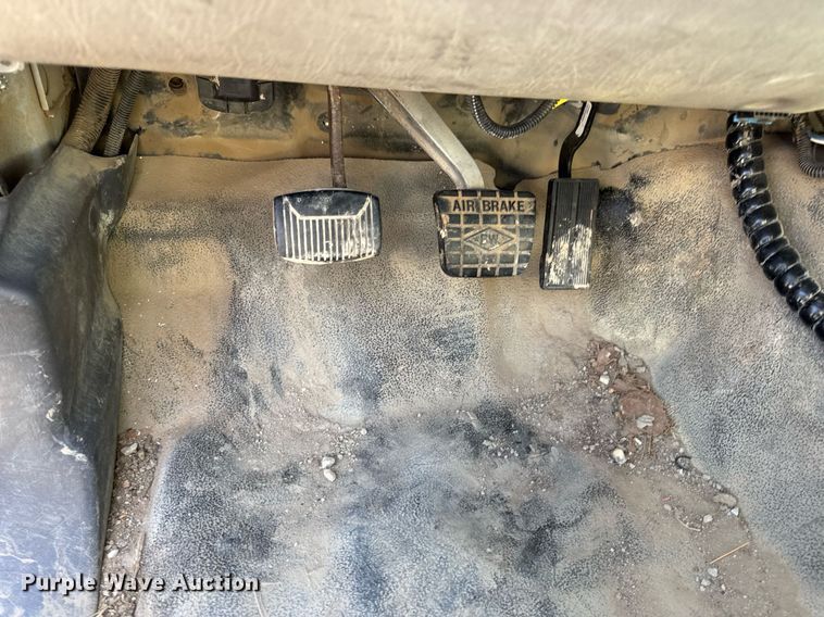 image for item DV4018 2000 Ford F750 Super Duty XL digger derrick truck