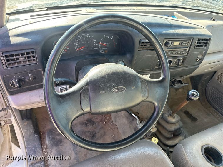 image for item DV4018 2000 Ford F750 Super Duty XL digger derrick truck