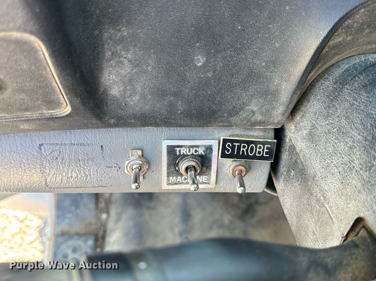 image for item DV4018 2000 Ford F750 Super Duty XL digger derrick truck