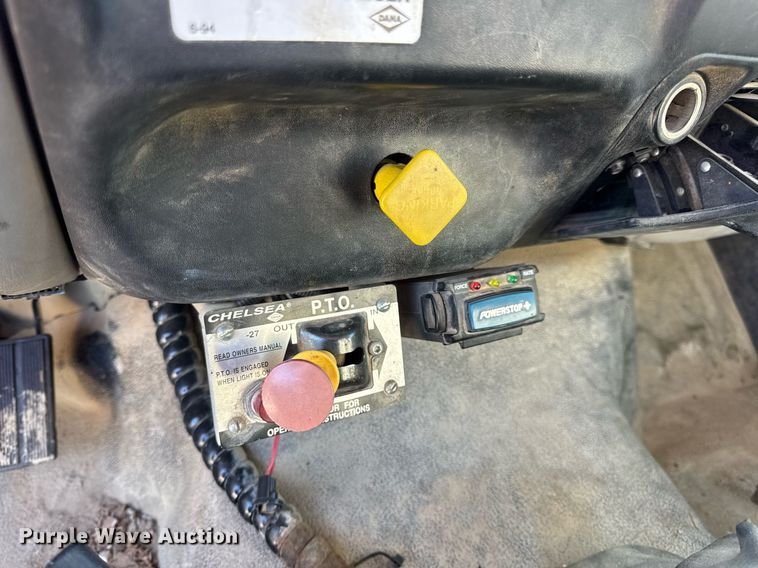 image for item DV4018 2000 Ford F750 Super Duty XL digger derrick truck