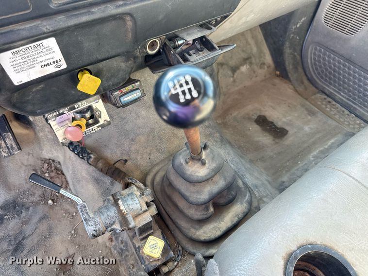 image for item DV4018 2000 Ford F750 Super Duty XL digger derrick truck