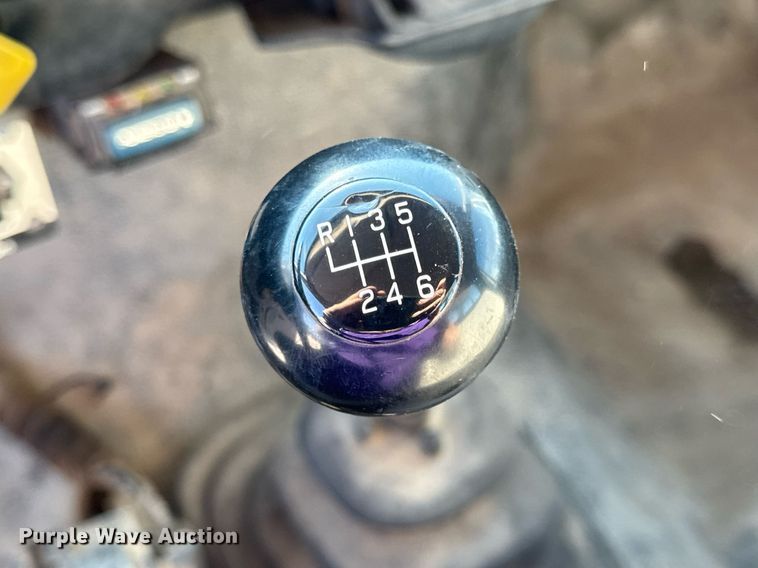 image for item DV4018 2000 Ford F750 Super Duty XL digger derrick truck