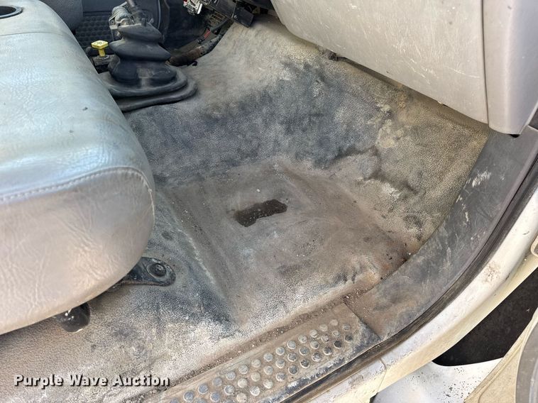 image for item DV4018 2000 Ford F750 Super Duty XL digger derrick truck