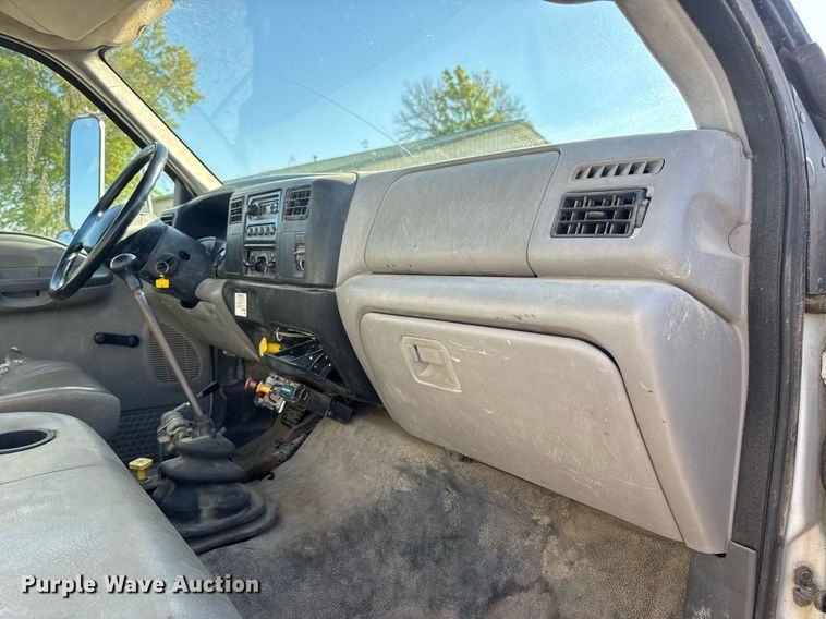 image for item DV4018 2000 Ford F750 Super Duty XL digger derrick truck