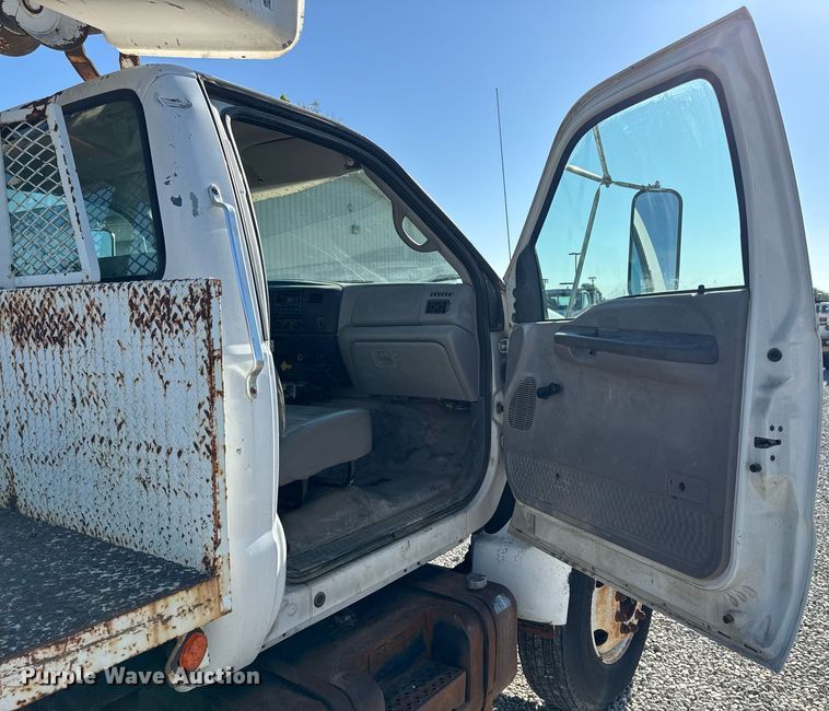 image for item DV4018 2000 Ford F750 Super Duty XL digger derrick truck