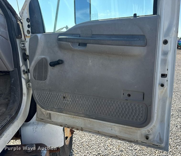 image for item DV4018 2000 Ford F750 Super Duty XL digger derrick truck