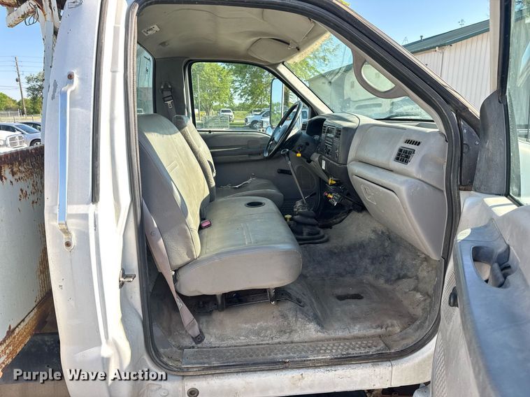 image for item DV4018 2000 Ford F750 Super Duty XL digger derrick truck