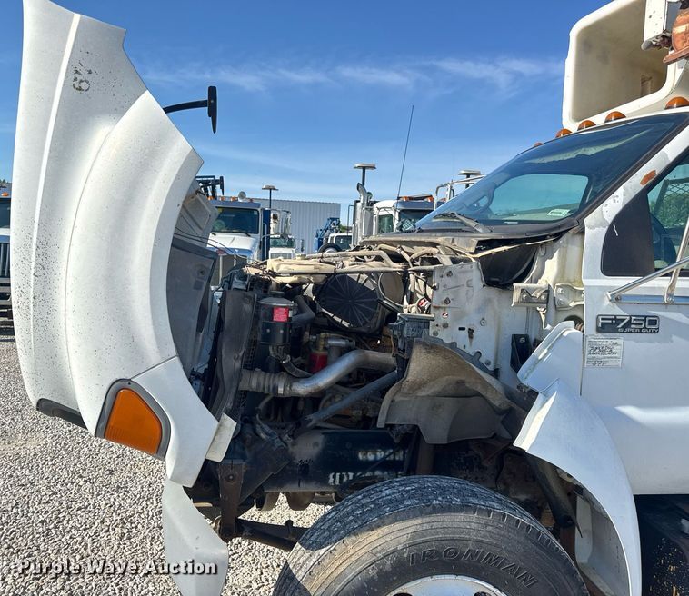 image for item DV4018 2000 Ford F750 Super Duty XL digger derrick truck